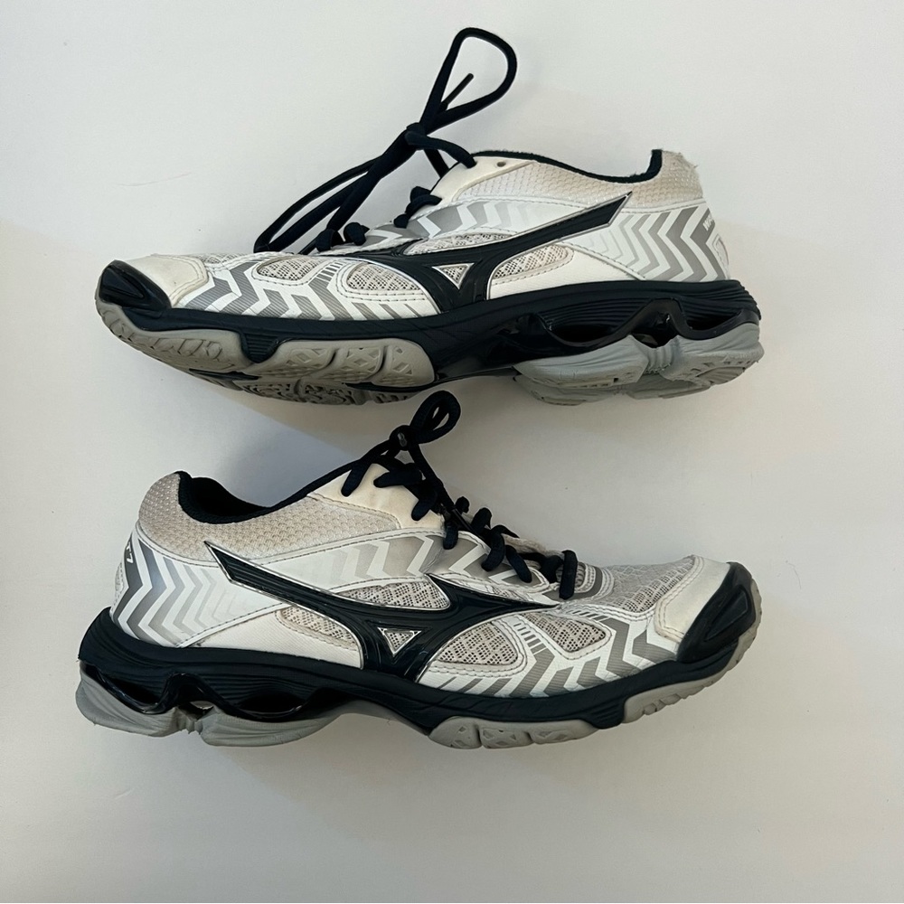 mizuno volleyball shoes